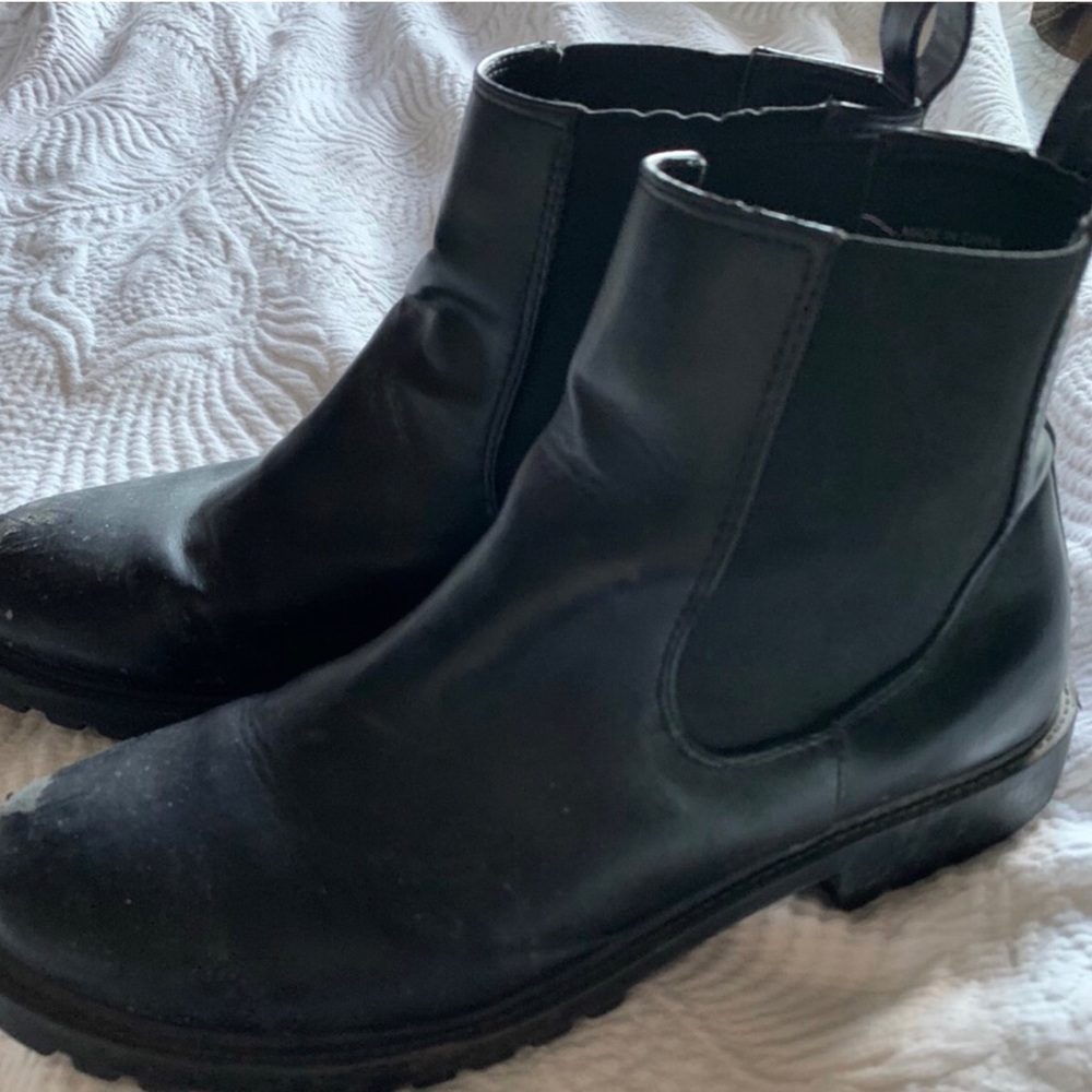 Black Chelsea boots
